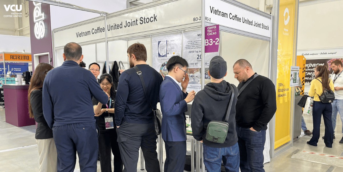 Customers visit the VCU booth.